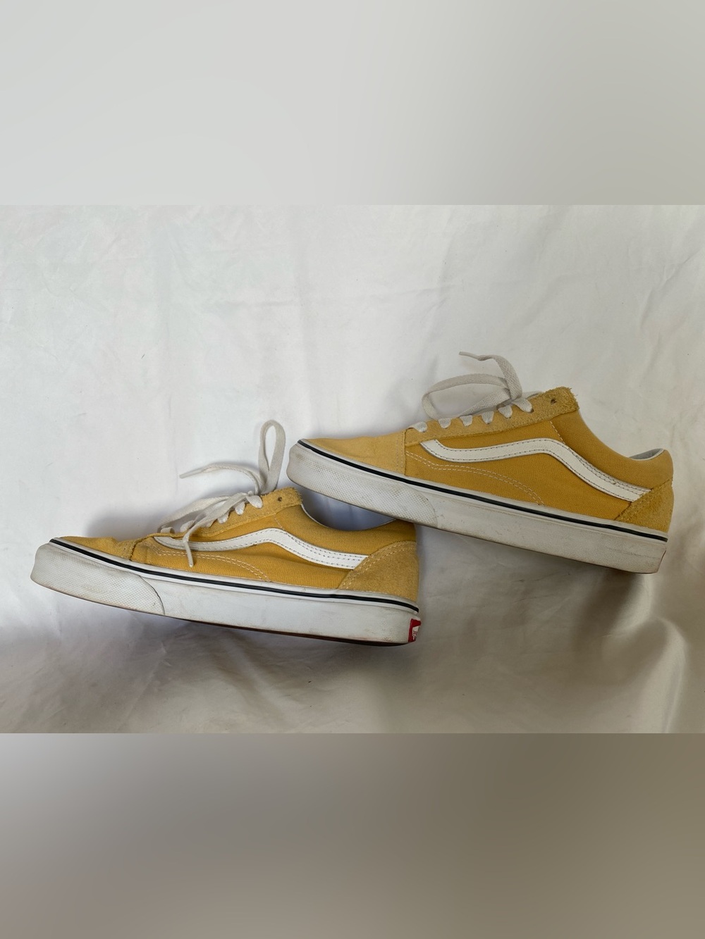 Vans Low Top Sneakers in Yellow with White Stripe